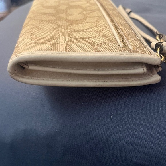 Coach Zippy Wristlet in Signature Fabric (53601) - Project Wristlet - Picture 4 of 14